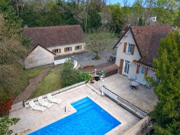 Maison à Fontaines de 190 m² avec dépendances
