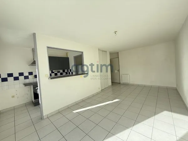 SAINT-FULGENT Appartement T2 lumineux avec balcon et parki