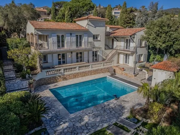 LES ISSAMBRES : Villa avec vue mer