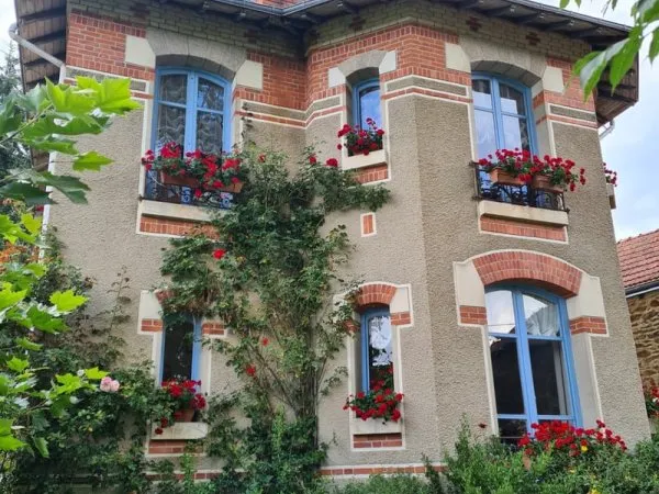 Saint-Priest-la-Marche Charmante maison avec 3482 m2 de terrain dans un hameau calme