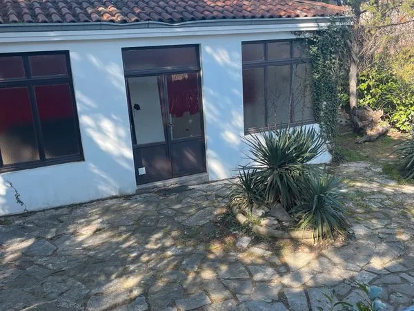 PETITE MAISONn TRETS CENTRE