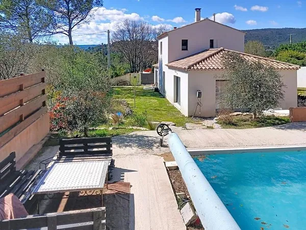Villa T5 récente de 120 m2 avec garage et piscine sur terrain 841m² - GAREOULT