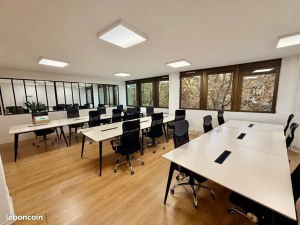 Bureaux 1 444 m²