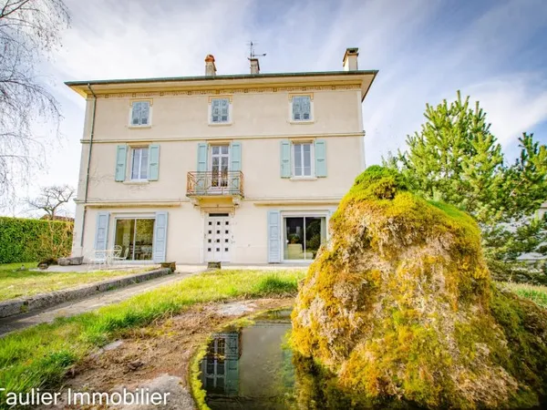 Maison 10 pièces 370 m²