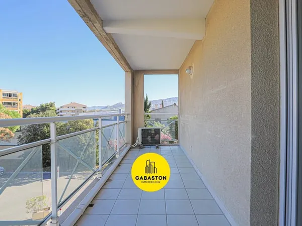 COSY 9 I Appartement 2 pièces avec terrasse I Roy d'Espagne