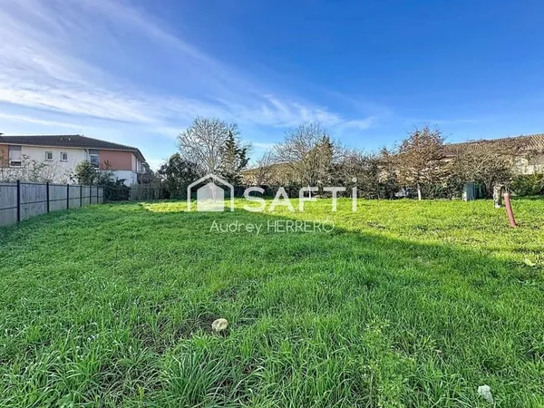 Terrain constructible 607m2 viabilisé sur SAINT JORY