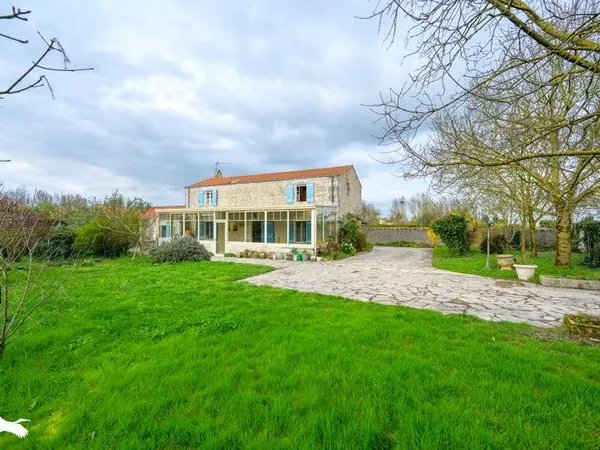 Maison en pierre de 9 pièces principales