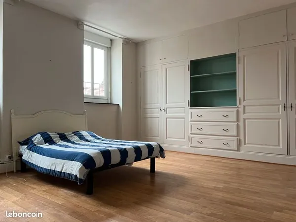 Chambre étudiante de 25 m² - Centre‑ville de Cambrai
