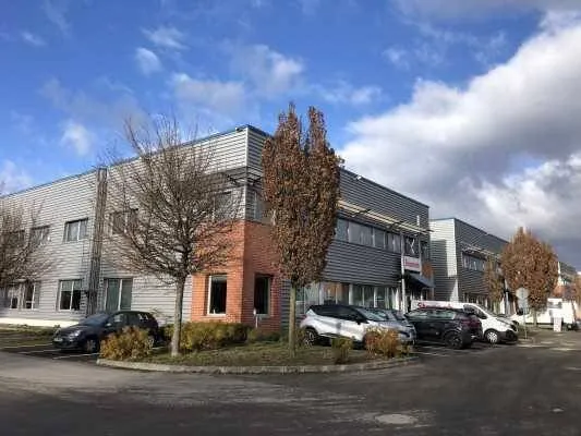 Entrepôt 1670 m²