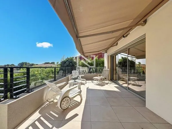 SAINT - RAPHAEL - BOULOURIS - DERNIER ETAGE