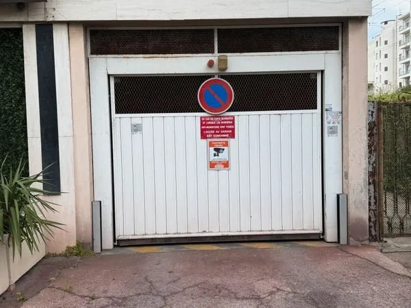 Loue box fermé