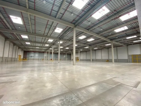Local industriel 21 868 m²