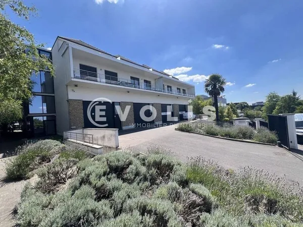 Local d'activité 220 m²