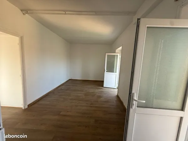 Apparemment 65m2 jardin 60m2 balcon Le coteau