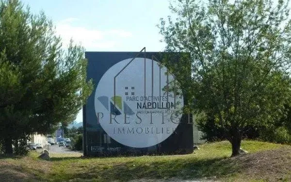 Commerce 180 m²