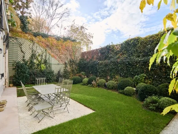Un rare rez-de-jardin rue Barbet-de-Jouy