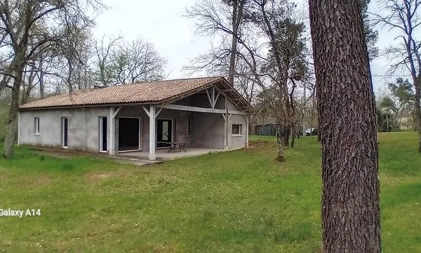 À VENDRE - Villa 140 m² à terminer sur parcelle boisée avec ruisseau - Quartier recherché CASTELJALO