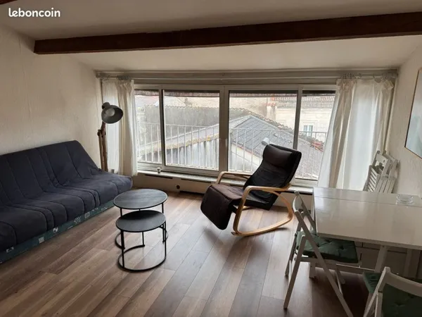 Particulier loue grand T2 meublé - 1 chambre - ultra centre Cognac - calme