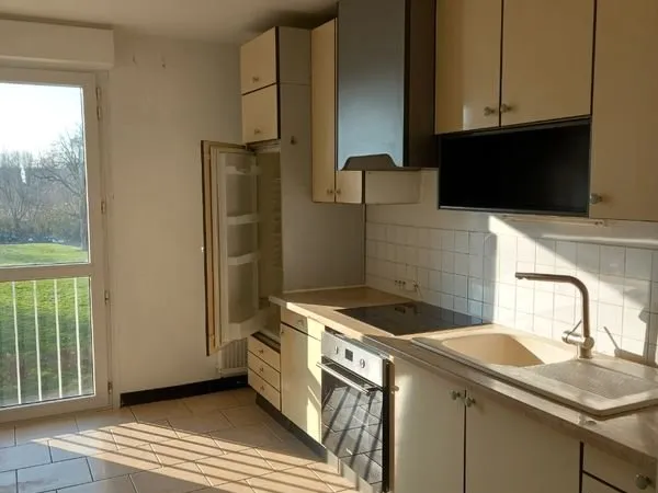 Location f 4 avec ascenseur, accès PMR