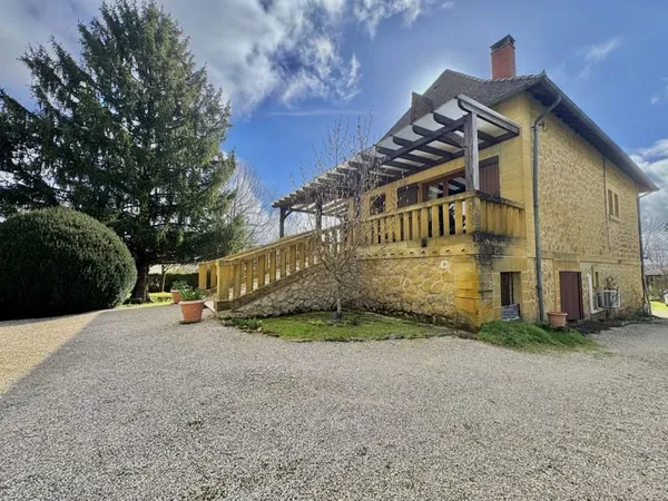 Authentique Maison Périgourdine en pierre, à proximité imméd