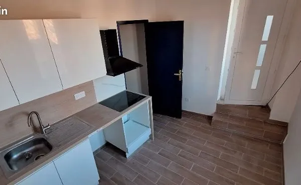 Appartement T1 bis - 2ème étage - entièrement rénové - centre Carpentras