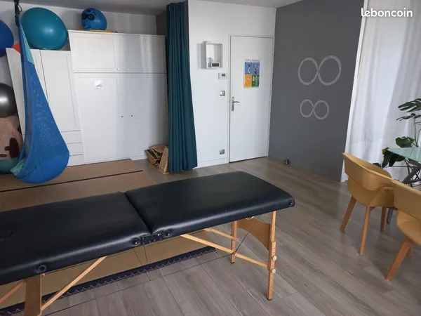 Cabinet avec espace pour atelier