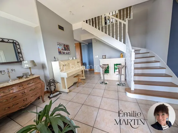 Maison 8 pièces 239 m²