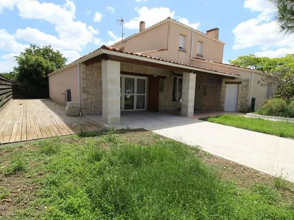 Maison 8 pièces 235 m²