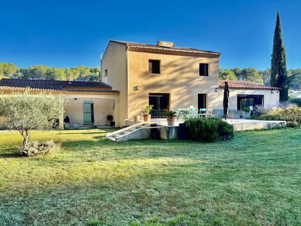 Maison 200 m² avec T2 indépendant, piscine, terrain 5000 m² et vue - Simiane-Collongue