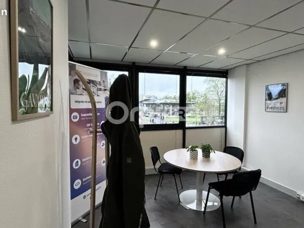 Bureau 75 m²