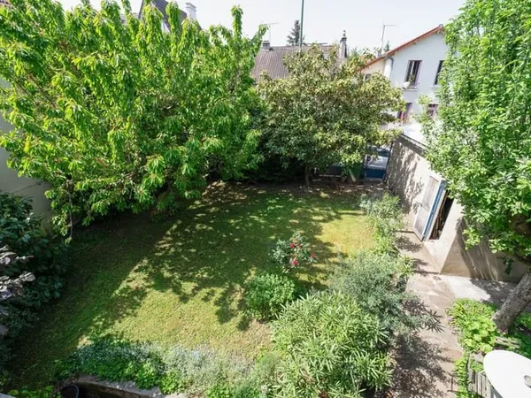 MAISON DE CAMPAGNE AUX PORTE DE PARIS - 5 PIECES - 136 M²