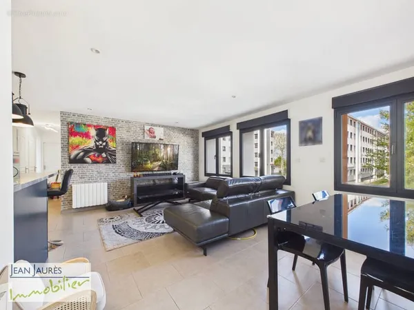 Appartement récent et lumineux - 2 chambres - Parking privatif Proche centre