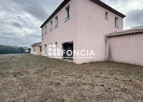 Maison de 180m2 avec garage et jardin