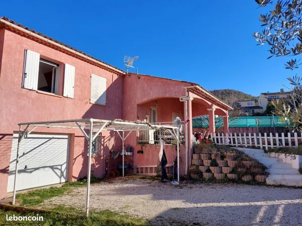 Maison familiale et lumineuse, garage et terrasses