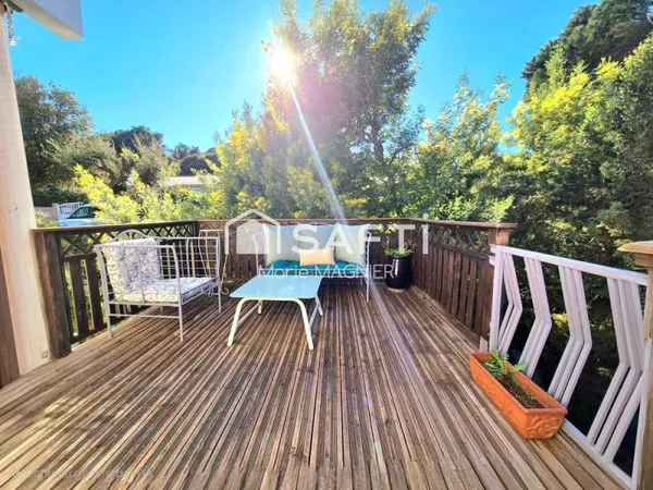 Rare sur le secteur maison de ville T4 de 61m2 avec double terrasses, jardin privatif et garage, com