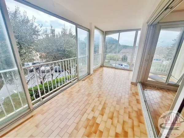 Bel appartement de type 3 avec grande loggia et parking !