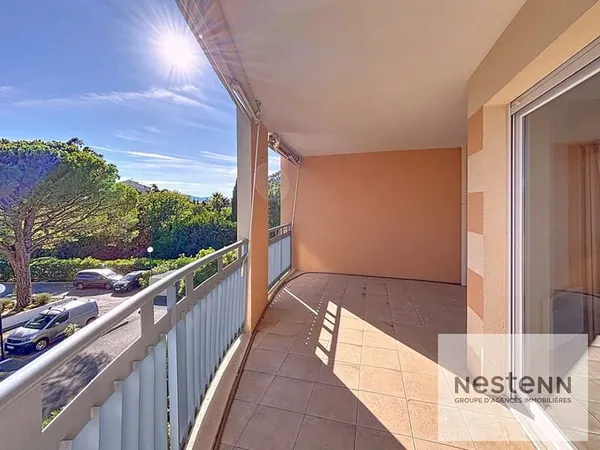 FREJUS - T4 lumineux avec terrasse plein sud et suite parentale parking