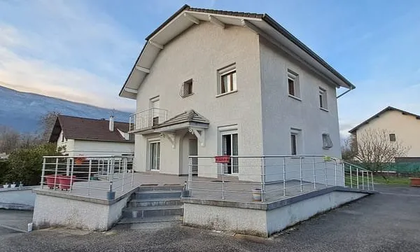 Maison 140 m2 hab. plus grenier aménagé plus sous-sol