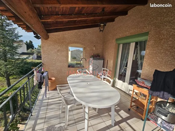 Appartement T4 avec terrasse plein Sud - 79,7 m² habitables, 4 parkings - 1er étage, entrée indépend