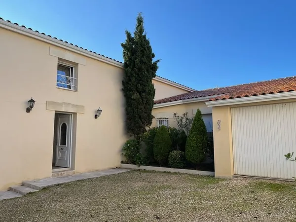 COGNAC CENTRE VILLE - MAISON CONTEMPORAINE - 178 M2 DE LUM
