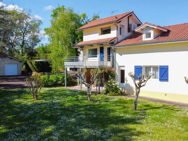 Maison de campagne avec airial Geaune