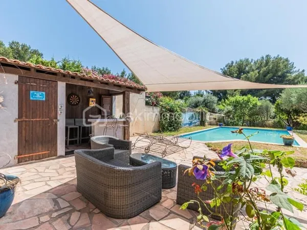 BASTIDE PROVENÇALE AU COEUR DE L'ADORABLE HAMEAU DES PLAYES À SIX-FOURS - 218 M2 - 5 CHAMBRES