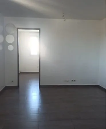 F2 42 m² - 950 - Disponible de suite