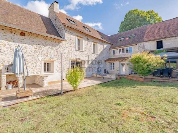 Maison 11 pièces 353 m²