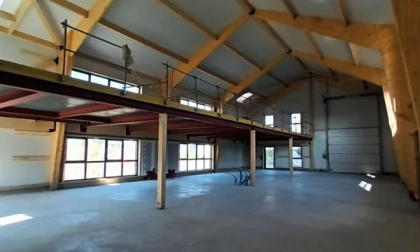 Local industriel 890 m²
