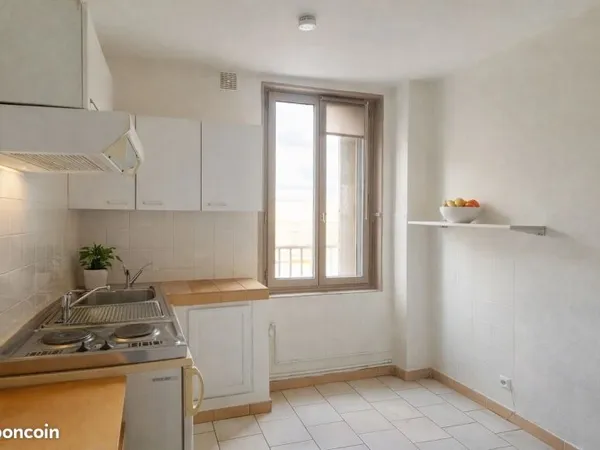 Appartement de 20 m2 bien exposé, très bon plan, la Plaine Saint-Denis