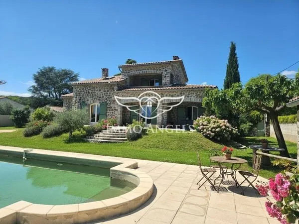 Maison 9 pièces 173 m²