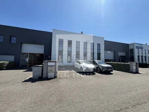Local d'activité 731 m²