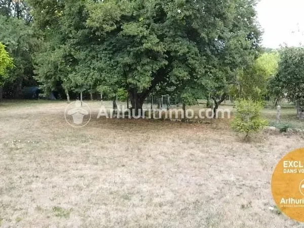 Terrain constructible 1951 m², clos avec compteurs eau et électricité