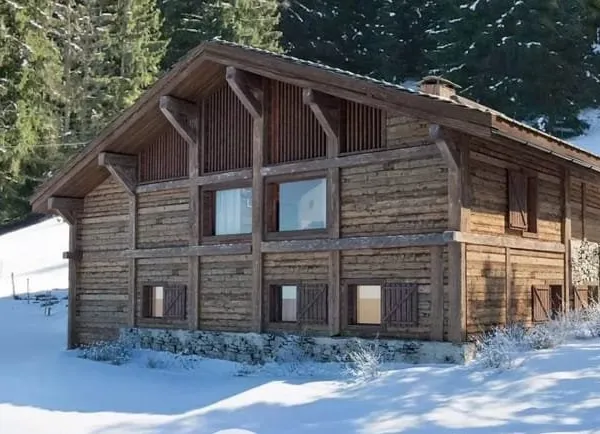 Rénovation spectaculaire d'une ferme de montagne